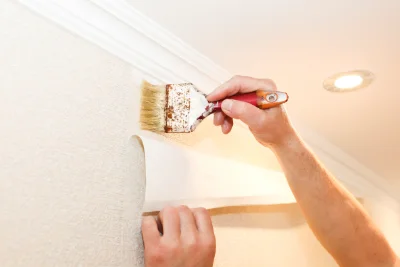 Pose de papier peint à Aigre — revêtements muraux et toiles de verre